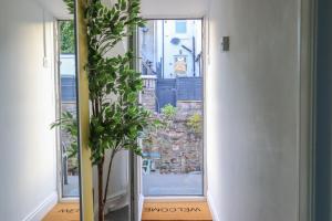 Ashley Suite - Cozy 1BR Maisonette with Parking & WIFI