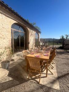 Mas Constantin - piscine, jeux pour enfants et vue sur les montagnes
