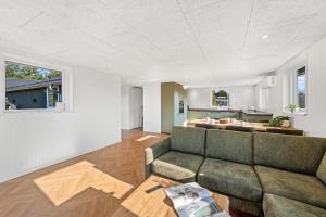 Modern Holiday Home With 3 Bedrooms, Completely Renovated In 2025 And Located Close To Rinkøbing Fjord