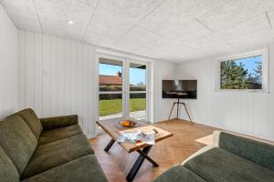 Modern Holiday Home With 3 Bedrooms, Completely Renovated In 2025 And Located Close To Rinkøbing Fjord