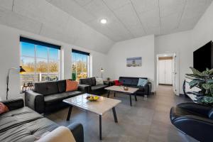 Large 16-Person Holiday Home With Pool, Hot Tub And Sauna