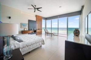 Beachfront Upscale House in Telchac