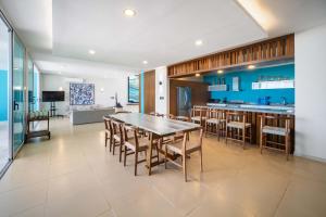 Beachfront Upscale House in Telchac