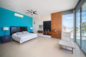 Beachfront Upscale House in Telchac