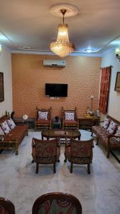 Sunlit Stays - The Luke