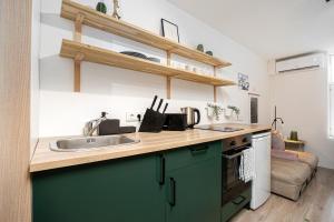 Cozy apartment with free parking in the city centre