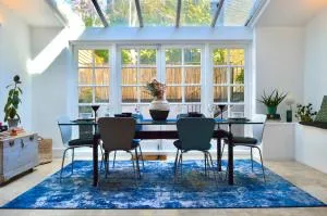 Deluxe Maisonette Oval, Sleeps 4, Garden & Hammock 2 bedrooms - Open for Business stays, Relocators, Long Stays, Contractors - London