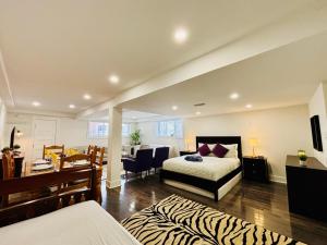 Opulent Studio - Semi Basement