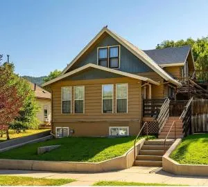 Spacious Downtown Oasis - 格伦伍德温泉