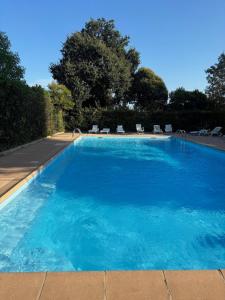 Maison Antibes avec jardin privatif, 4 chambres, calme dans résidence avec piscine
