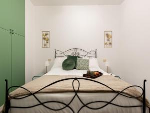 The Best Rent - Large apartment a few steps from the Trevi Fountain