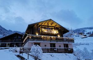 B&B / Chambres d'hotes Les 9 Neves, Restaurant & Chambres d-hotes : photos des chambres