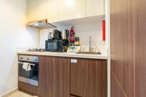 Dubai Canal and City Views 1BR with Balcony Near Park, Reva Residences, Business Bay by Deluxe Holiday Homes