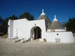 Trullo del Paradiso and pool