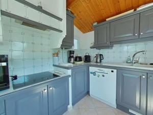 Maisons de vacances Maison au calme, 3 chambres, proche commerces et plages, jardin sans vis-a-vis, terrasse equipee - FR-1-224B-138 : photos des chambres