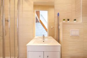 Saint PonsCocon au pied du Panier avec balcon