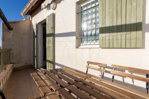 Saint PonsCocon au pied du Panier avec balcon