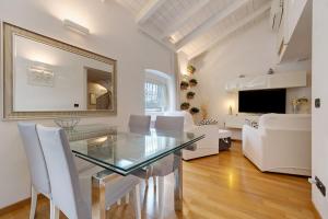 White Residence Apartment - 3hvězdičkové hotely ve městě Riva del Garda