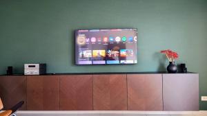 HUSWELL - Sunny terrace with harbour view - 5-min walk to station