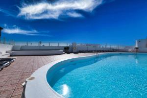 L Azdora La Concha Luxury House-shared pool
