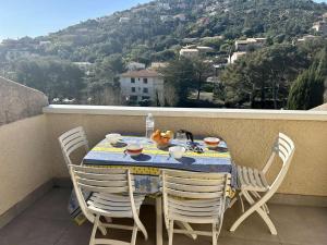 Studio mezzanine climatisé proche plage avec terrasse et parking à Saint-Raphaël - FR-1-226A-162