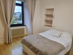 Grande longère au port