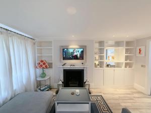 Stylish 3-Bedroom Terrace House Near Earls Court