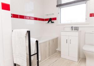 Charming 2 Bedroom Retreat in Redcar near beach with parking