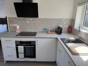 Studio appt - Sleeps 2 - Free Parking - 5min-Metro