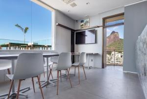 (1402) 2 Suítes, Vista para o Mar e Cristo