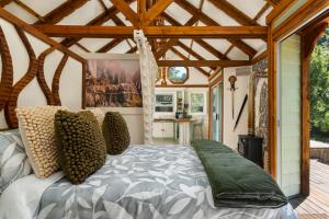 Amazing Riverside Retreat with Hot Tub & EcoPool