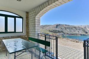 Seaview Villa Marija Metajna with pool