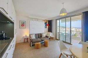 HENRI CAMILLE REAL ESTATE -ARMOR - Sea view big terrace sunny 1 bedroom