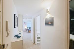 HENRI CAMILLE REAL ESTATE -ARMOR - Sea view big terrace sunny 1 bedroom