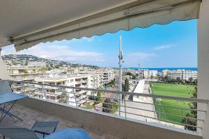 HENRI CAMILLE REAL ESTATE -ARMOR - Sea view big terrace sunny 1 bedroom