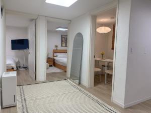 Hong-Cho Stay SinChon