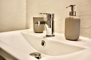 Appartements Petit Studio - Metro B - Hopital Lyon Sud : photos des chambres