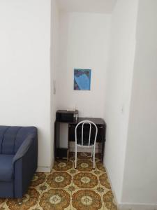 Apto tipo Casa 10 com 2 quartos bem grande Praia da Costa Centro Ar Condicionado Internet Mobiliado Geladeira Fogao TV