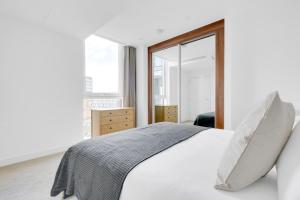 Blueground Nine Elms concierge gym cinema LON-156
