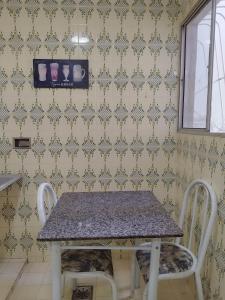 Apto tipo Casa 10 com 2 quartos bem grande Praia da Costa Centro Ar Condicionado Internet Mobiliado Geladeira Fogao TV