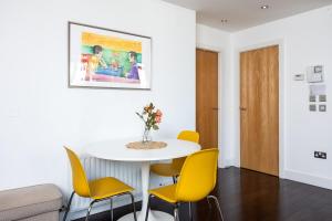 2BR Dublin Apt Balcony, Plants & Electric Piano