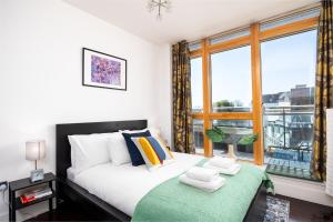 2BR Dublin Apt Balcony, Plants & Electric Piano