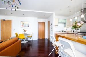 2BR Dublin Apt Balcony, Plants & Electric Piano