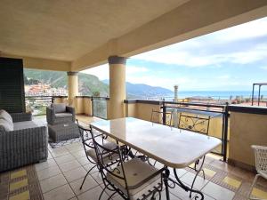 Taormina Ibiscus Apartment by Taormina Holidays