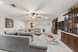 Cajun Stays Cozy 3BR Ranch Near Lafayette with WiFi and Parking