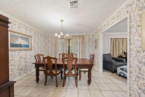 Cajun Stays Cozy 3BR Ranch Near Lafayette with WiFi and Parking