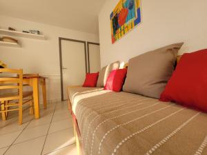 Appartements La Maison Bleue, village vacances, piscine, parking : photos des chambres