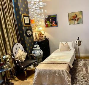 Luxury City Center apartment with Canal view 1 kingsize bed and 1 sleeping sofa