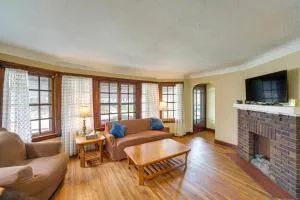 Home 2 Mi to Lakewood Park and Solstice Steps! - ليكوود