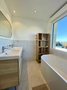 Maisons de vacances Ty Yan - wifi - nature : photos des chambres